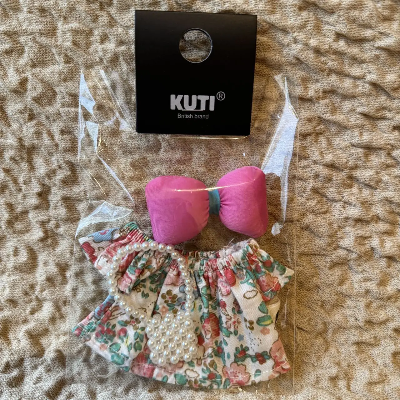 Abito con fiocco carino per Labubu V1 V2 V3 Set di tute con fiocco Kawaii alla moda con borsa per vestiti per bambole Labubu da 17 cm Accessori per bambole