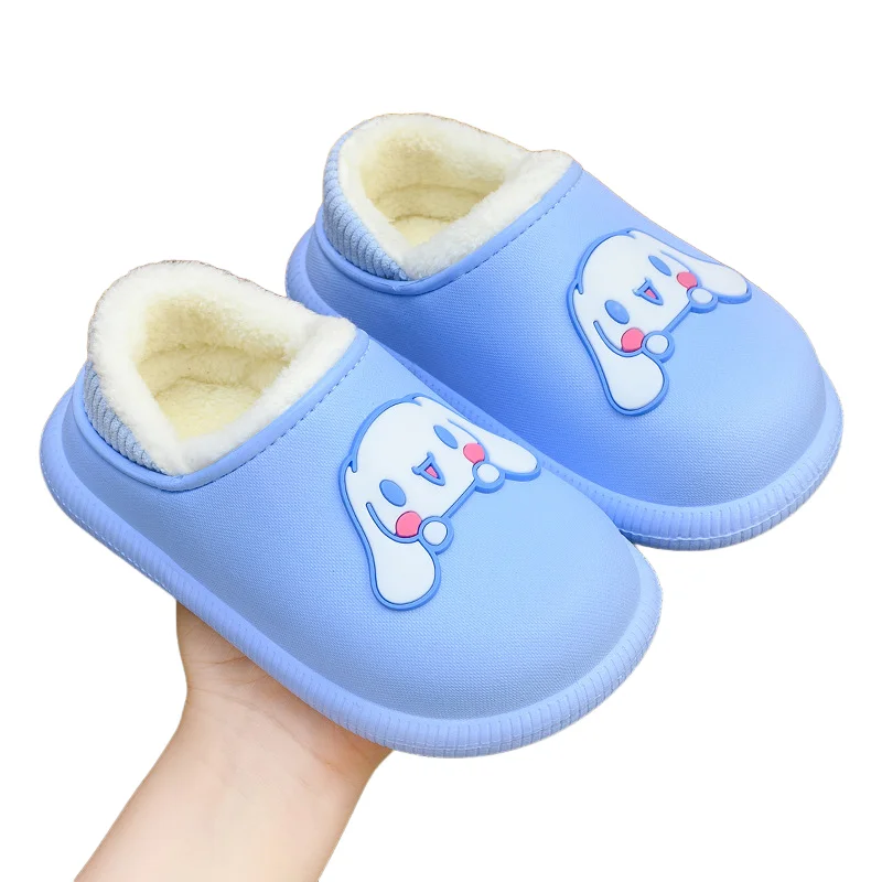 

Популярные модные тапочки Sanrio для девочек Cinnamoroll Kawaii, студенческие зимние детские непромокаемые теплые хлопковые тапочки с героями мультфильмов аниме, новые