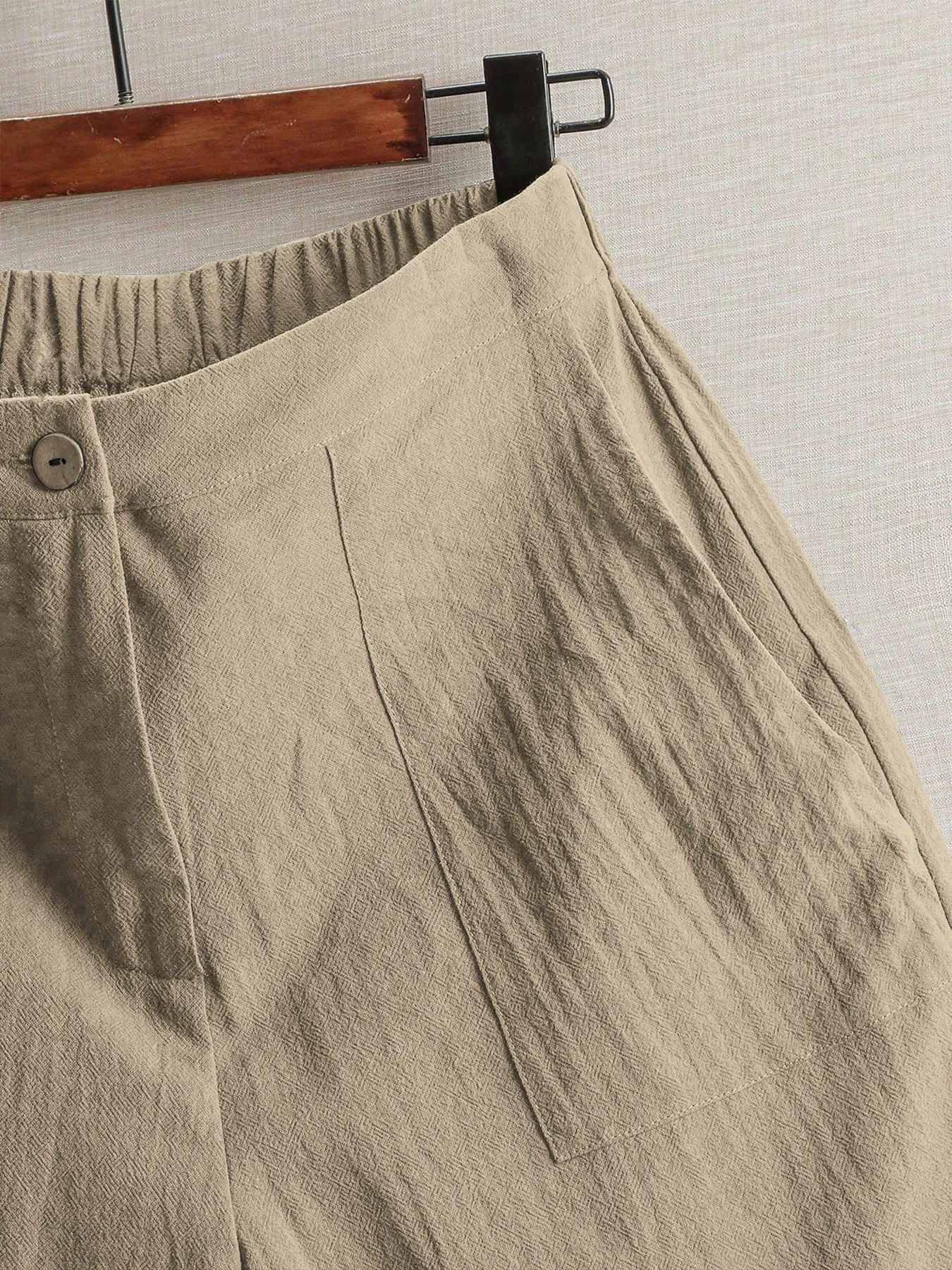 Sommerliche, leichte Damenhose mit fünf Taschen, weite, bequeme, gerade geschnittene Damenhose mit hoher Taille, modische Sport- und Freizeithose für den Außenbereich. – Detail 4