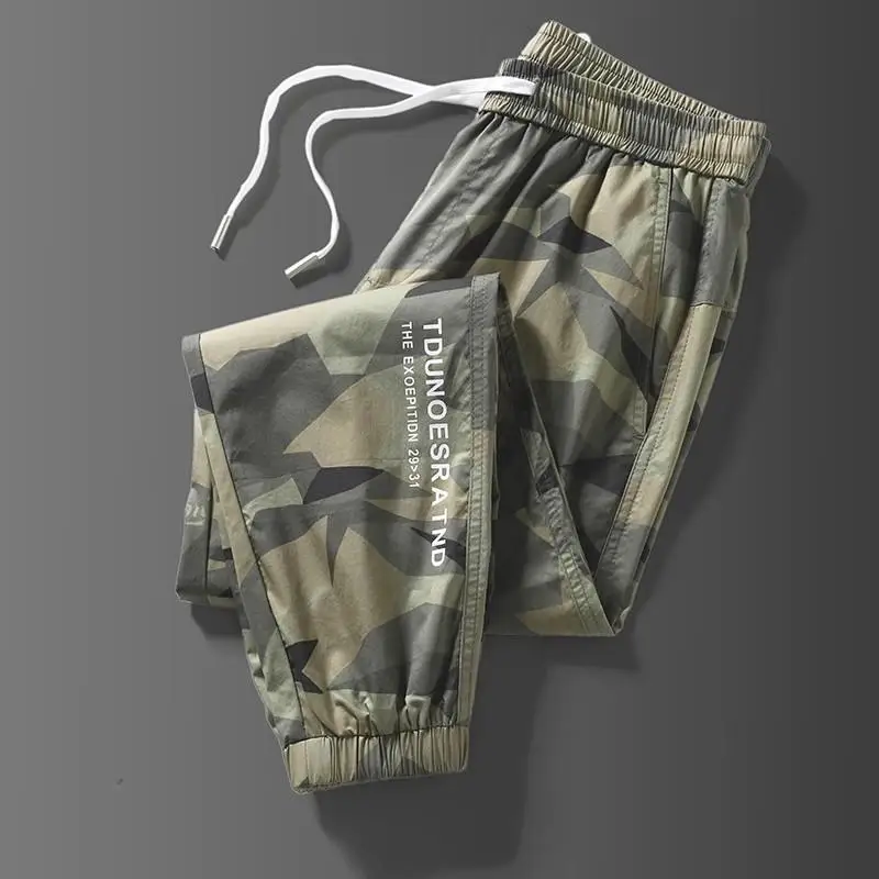 Pantaloni per il tempo libero all'aperto in seta di ghiaccio Pantaloni estivi da uomo sottili Qui Dry Camouflage Sport Pantaloni casual Pantaloni lunghi a vita media vestibilità ampia