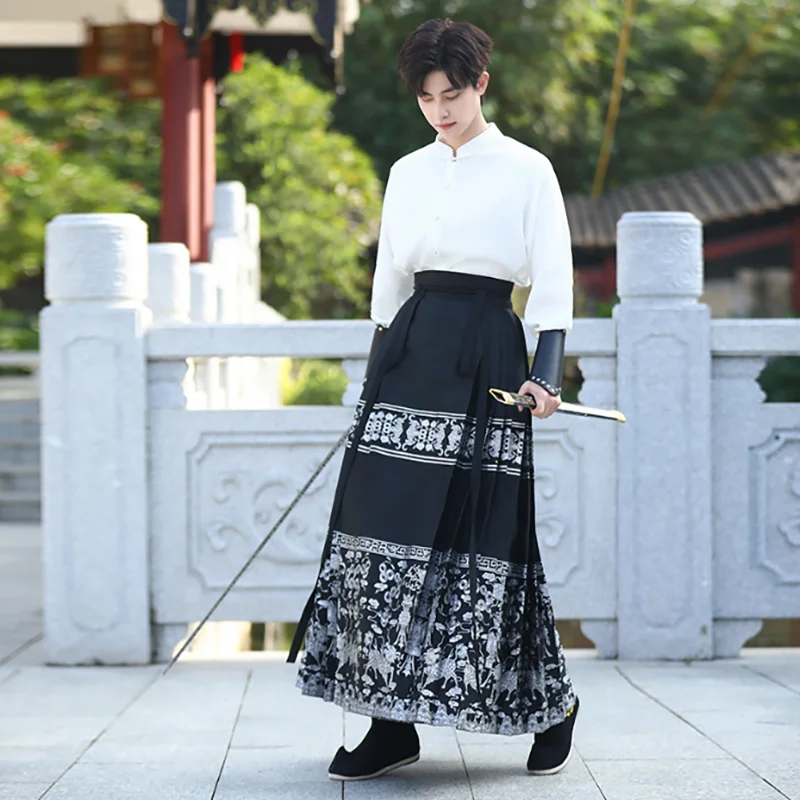 Hanfu กระโปรงหน้าม้าสำหรับผู้ชายกระโปรงพลีทสีทองงานสานแบบจีน kemeja Hitam + กระโปรงสำหรับ4XL ขนาดใหญ่พิเศษสำหรับฤดูหนาว