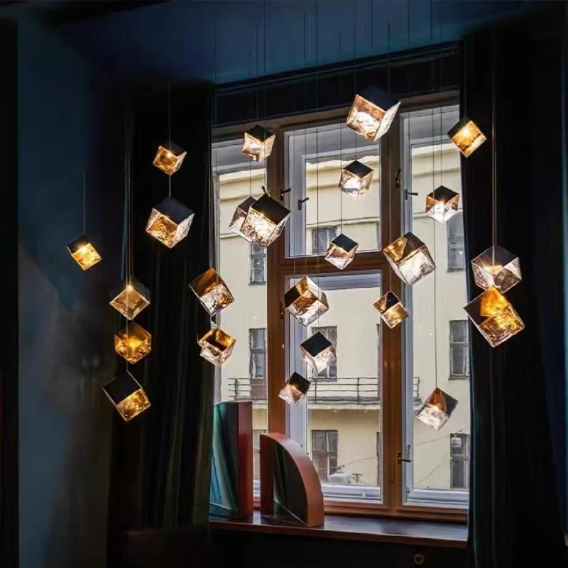 โคมไฟเพดานทรงสี่เหลี่ยมแบบโมเดิร์นสไตล์นอร์ดิก ทำจากแก้วทำมือ สีทองเงิน ปรับระดับได้ เหมาะสำหรับตกแต่งวิลล่าและโรงแรม