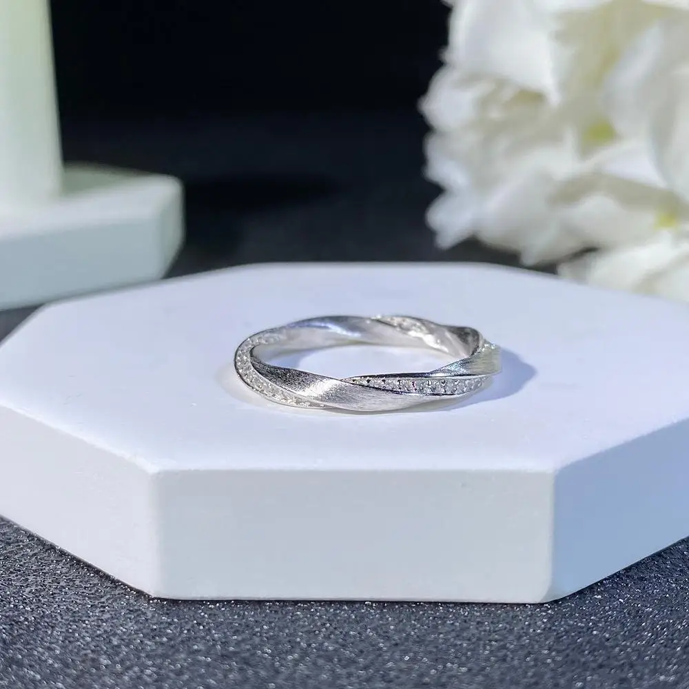 

S925 Sterling Silver Mobius Ring Fashion Versatile Diamond Ring Ladies Fine Jewelry