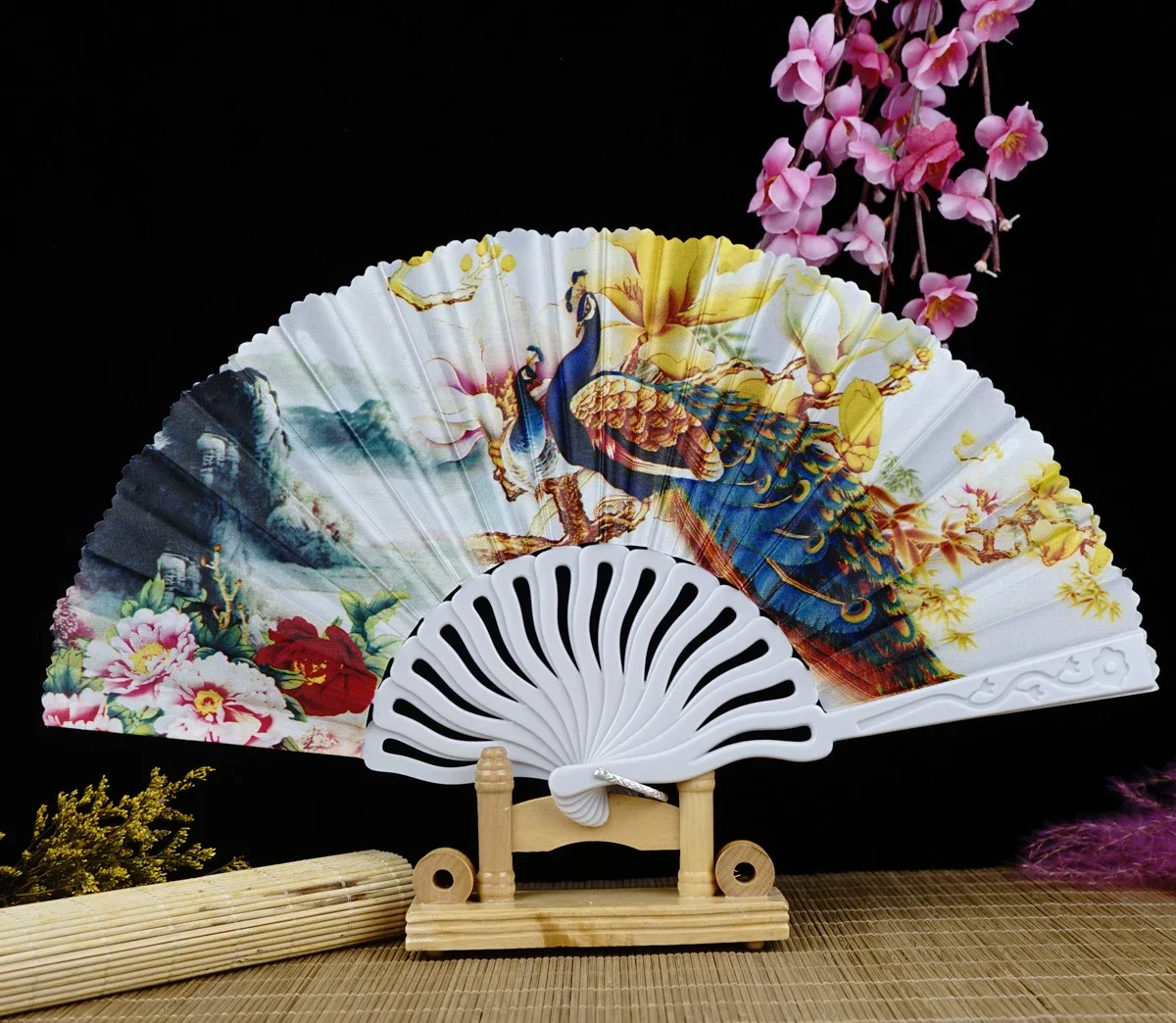 Retro Painted Peacock Peony Flower Plastic Handle Elegant Hand Cloth Folding Stage Fan Chinoiserie Gift Wedding Party Dance Fan