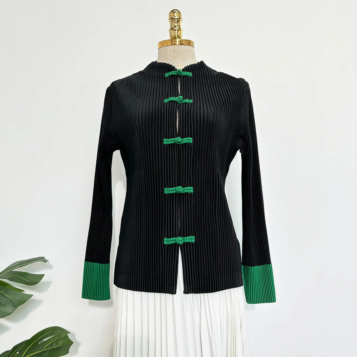 Miyake Pleated Autumn New 2025 Top Women's New Chinese Style Standing Collar Fashionable Light Luxury Elegant Pressed Button Top