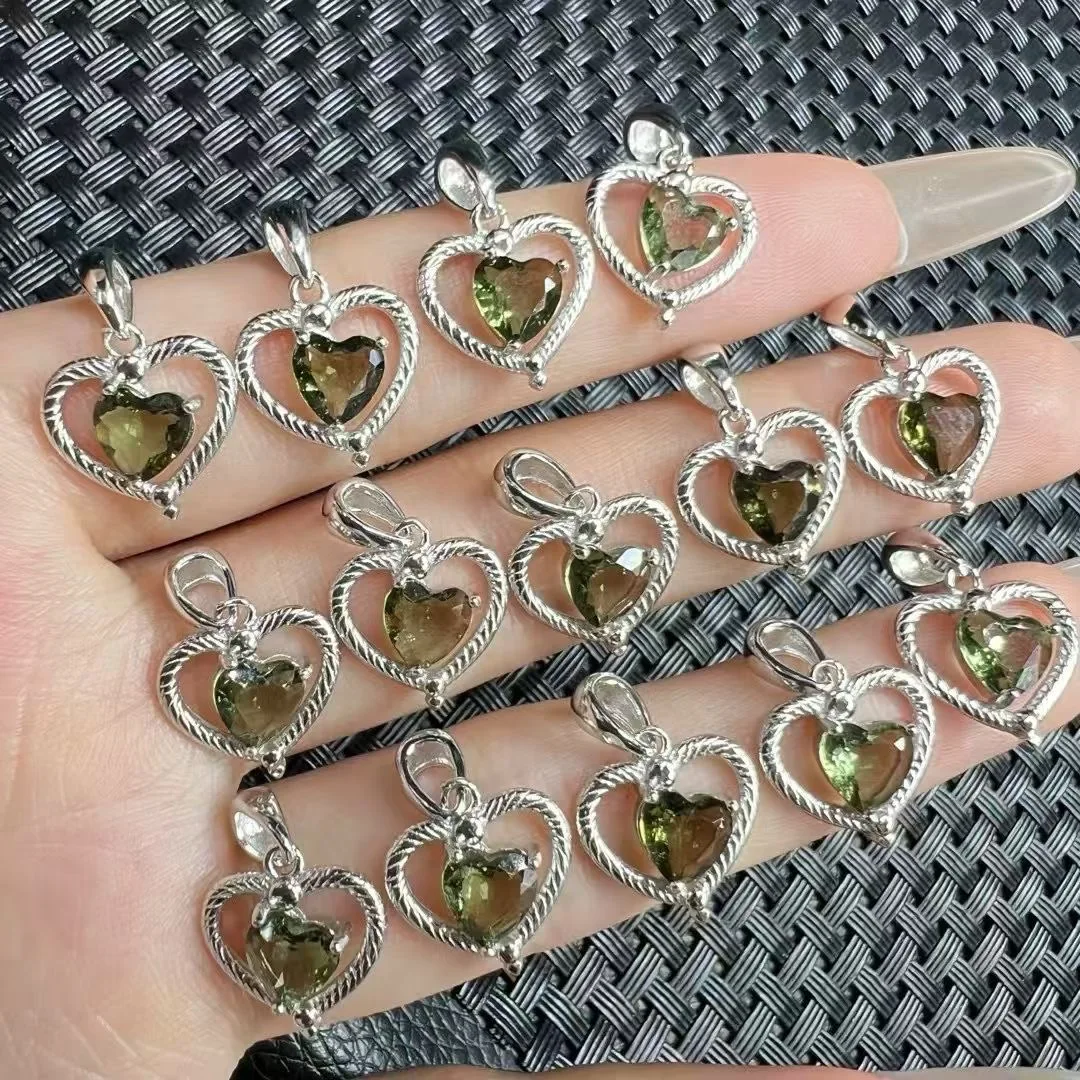 1 قطعة Fengbaowu الطبيعية مولدافيت القلب قلادة 6 مللي متر الأوجه القلب 925 فضة الريكي أحجار استشفاء مجوهرات هدية للنساء