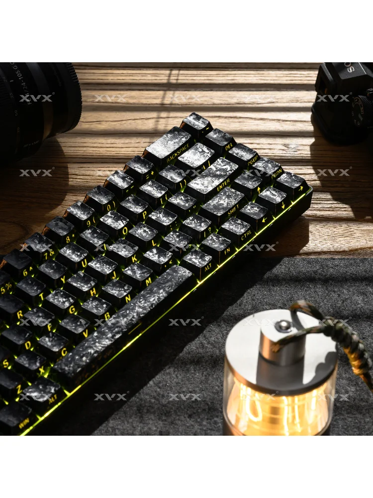XVX Schwarze Geschmiedete Carbon Matte Tastenkappen mit Seitendruck, PBT Hintergrundbeleuchtete Tastenkappen im Cherry-Profil für 61/68/87/100 Tastaturen