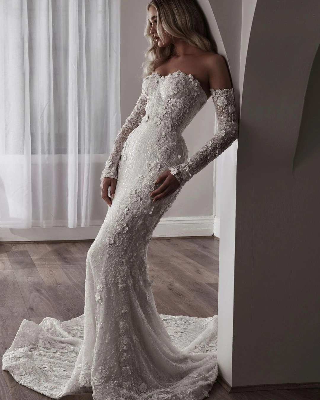 FATAPAESE Customi Wedding Dress Lace Appliques Crystals Beaded Bodice Long Sleeve Off-shoulder Chapelle Taill Bridal Gown