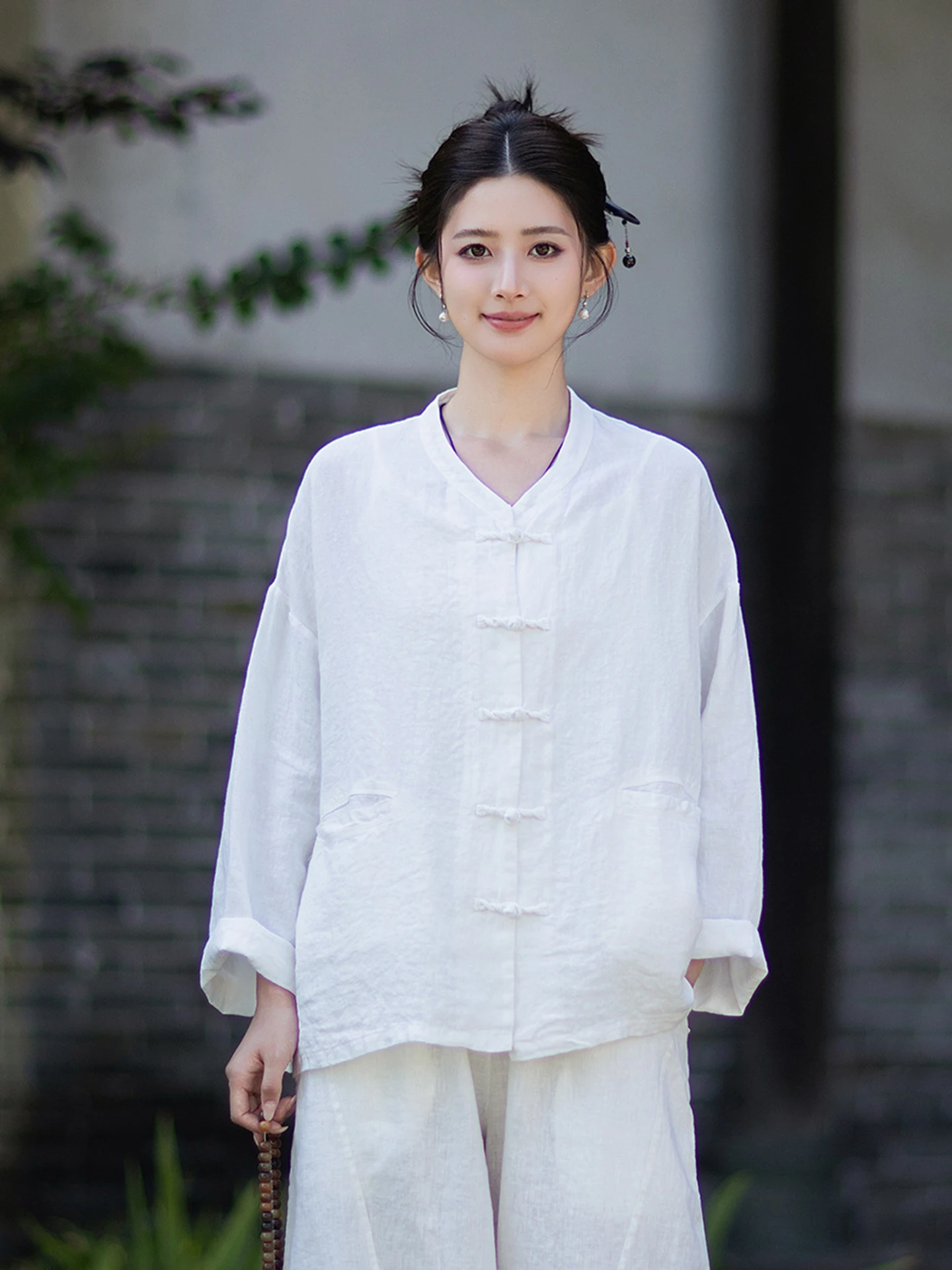 Retro Chinese Style Pure Linen Shirt Women's Top with Tai Chi Design And Button Detail Breathable Comfortable Loose Fit
