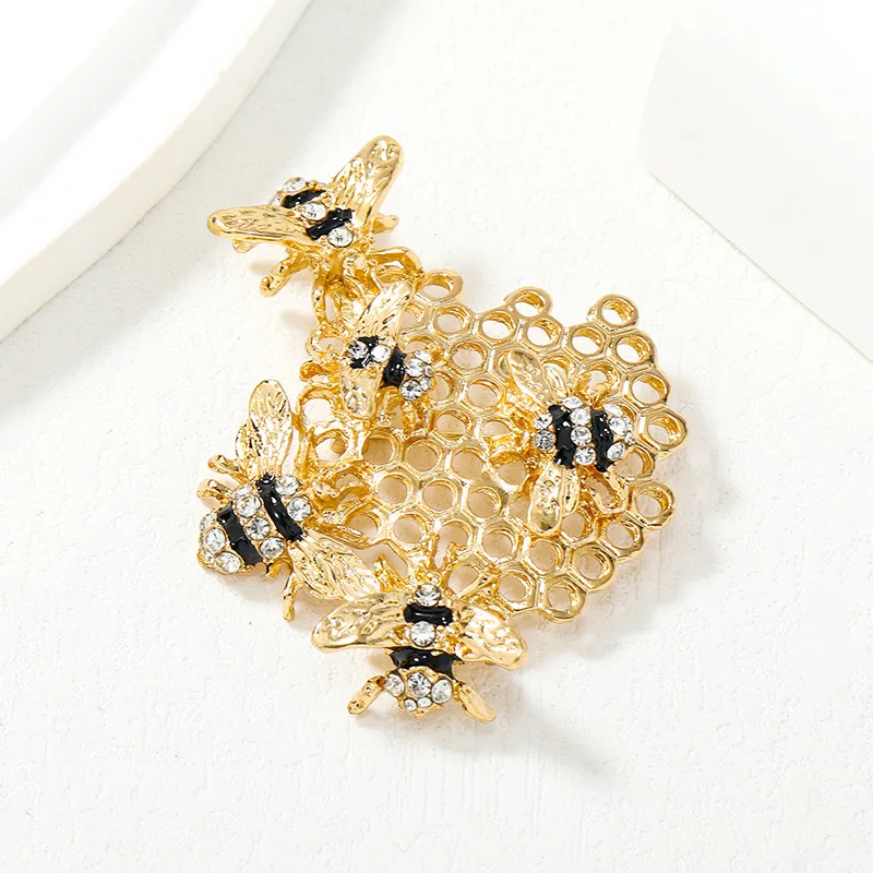 Luxus Gold Farbe Bienen Hive Pins Gemalt Hohl Emaille Corsage Mode Niedlichen Insekt Brosche Strass Zubehör Schal Schnallen