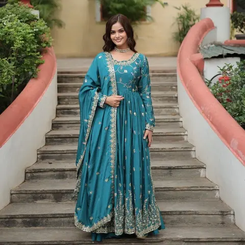 인도 Salwar Kameez 파티 착용 준비 완료
