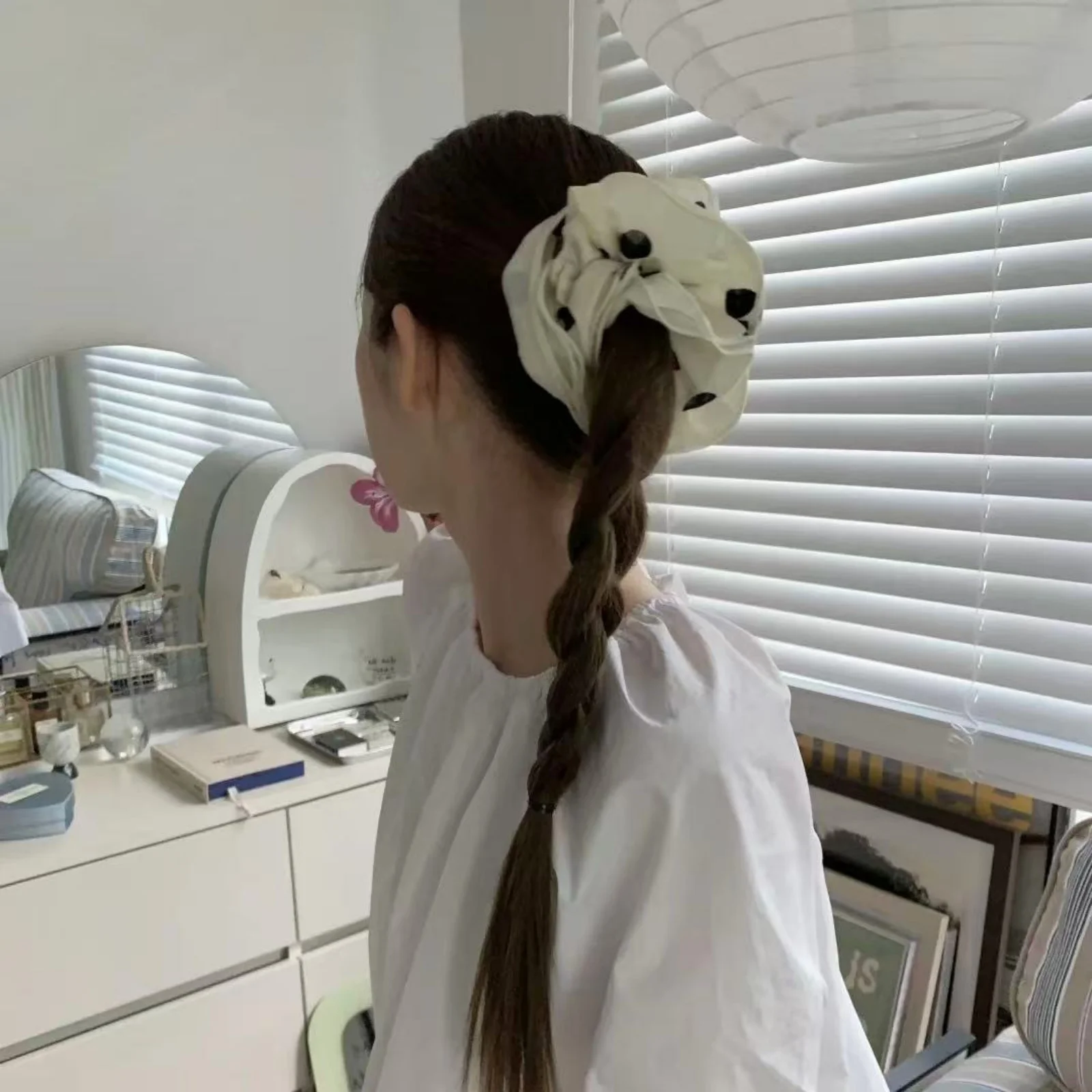 1 STÜCK Polka Dot Chiffon Scrunchies Set, 2 Stück schwarz-weiße Haargummis, eleganter Haarschmuck für Frauen und Mädchen