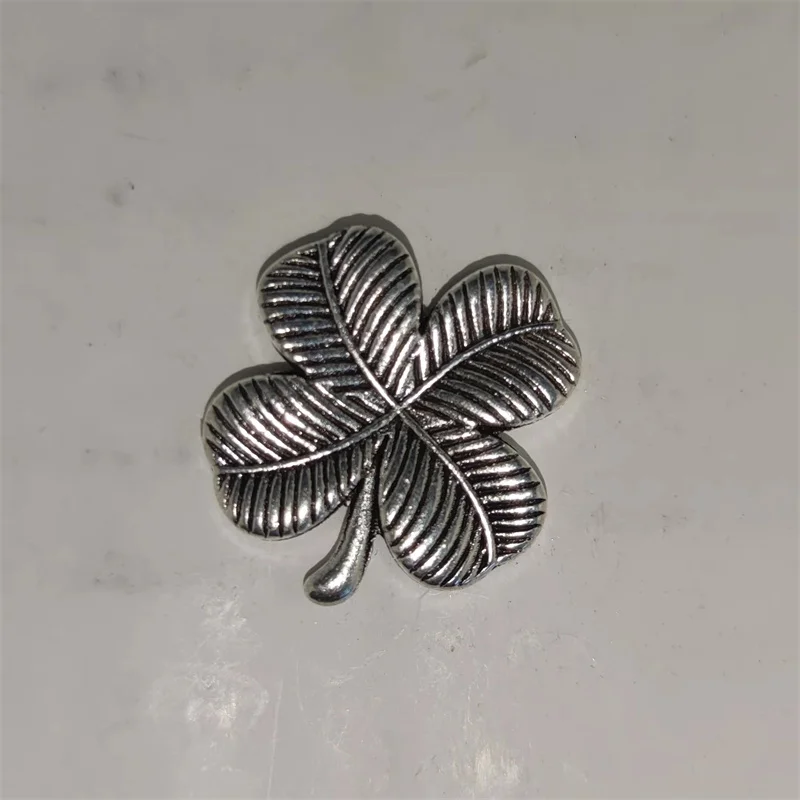 

Fashion 3D Silver Lucky Leaf DIY Alloy Souvenir Badge For ZP Kerosene Petrol Lighter Handmade Decor Accessory Smoking Gadget