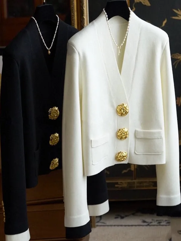 

Knitted Sweater Women's Top V-ne Bla White Contrast Gold Buttoned ort Sle Faion Outerwear for Autumn