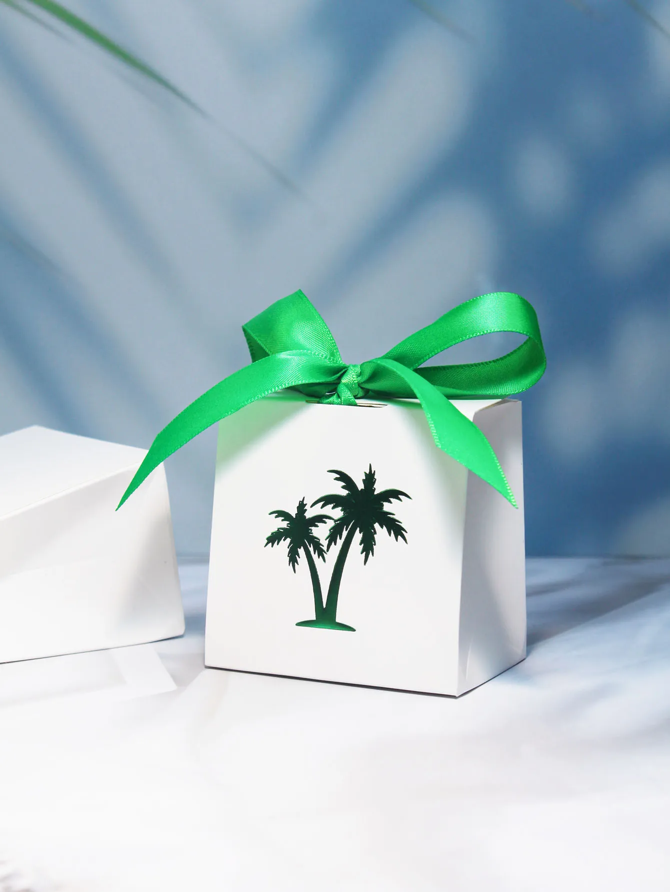 Elegant White Candy Box with Green Palm Tree Design and Satin Ribbon - Perfect for Tropical Themed Events and Special Gifts