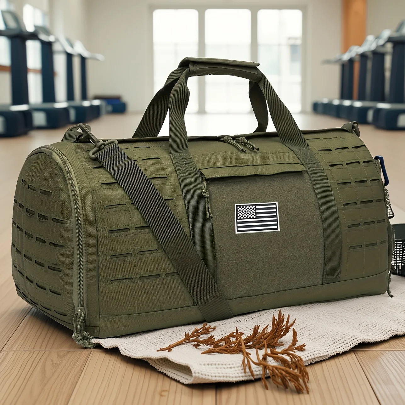 

40L Tactical Travel Bag For Men Fitness Duffel Bag Basketball Weekender Bag carry on luggage Outdoor camping equipment