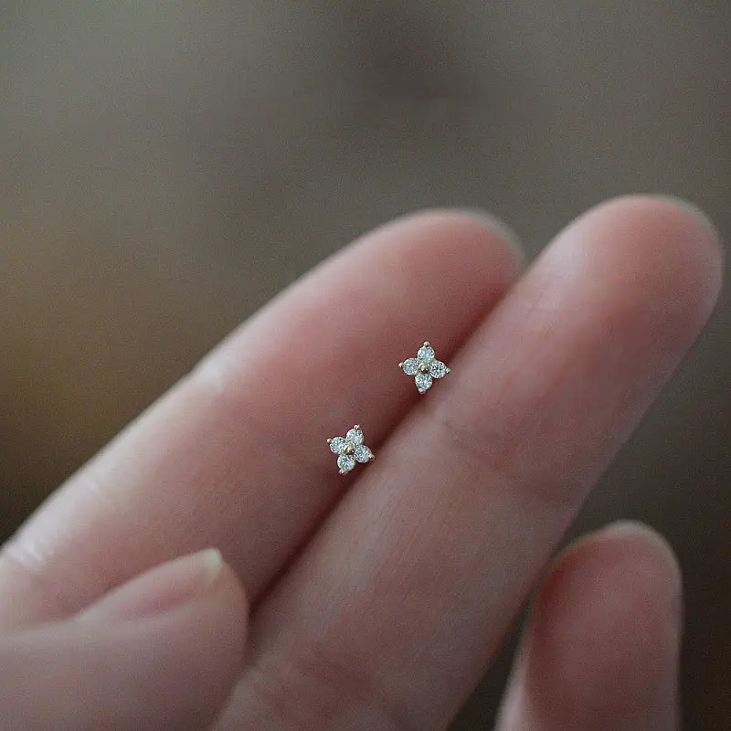 

Top Quality 925 Sterling Silver Prevent Allergy Cute Mini Four Diamond Small Flower Stud Earrings For Women Fashion Jewelry Gift