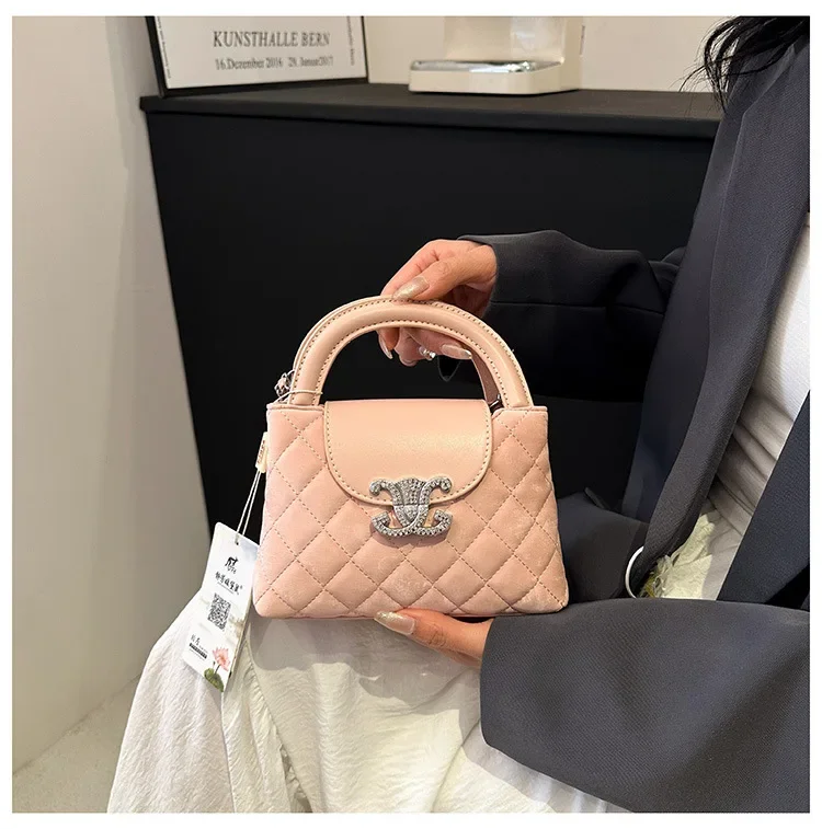 

2025 New French Fashion Small Square Bag - Versatile Diamond Underarm, Exquisite High-End Women's Bag