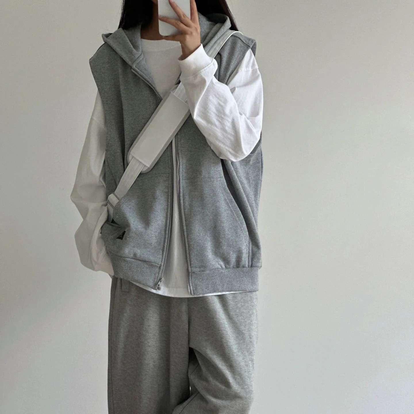 

American Retro Gray Sleeveless Hooded Zip-Up Vest Men Women, Designed For Spring Autumn, With A Niche And Laid-Back Style