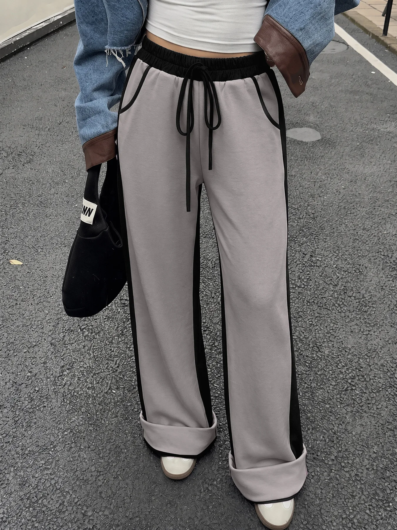Women’s Sweatpants, Wide Leg Side Stripe Loose Fit Pants with Drawstring Elastic Waist, Color Block Casual Style, 2026 Autumn