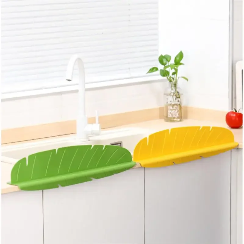 

1/2pcs Kitchen Sink Water Splash Guard Sink Splatter Guard with Suction Cup Reusable Dish Washing Baffle Board for Wash Basin