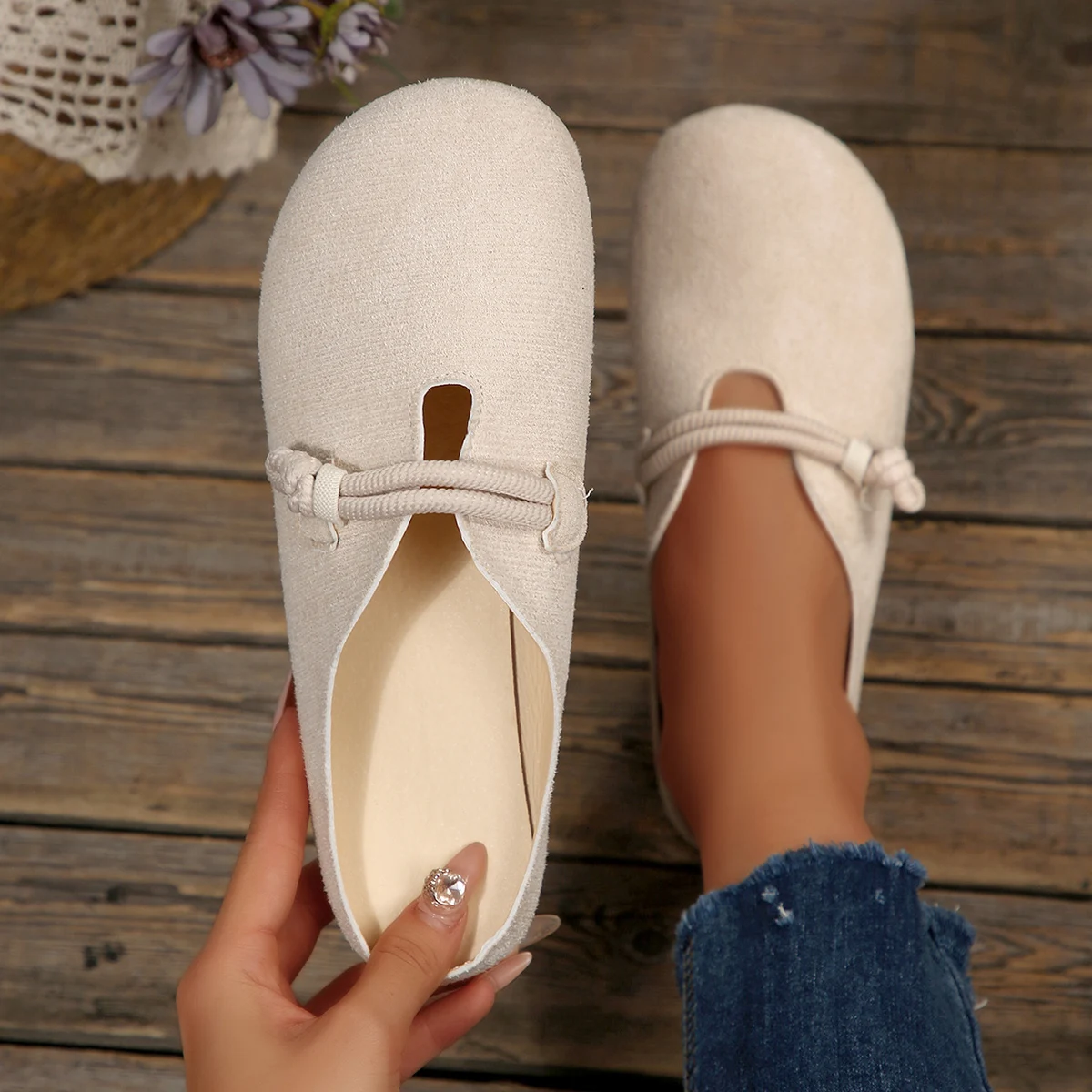 

Женские тапочки, новинка 2024, туфли на плоской подошве в стиле ретро, дизайнерские неглубокие тапочки, женские повседневные однотонные сандалии, модные женские шлепанцы Baotou