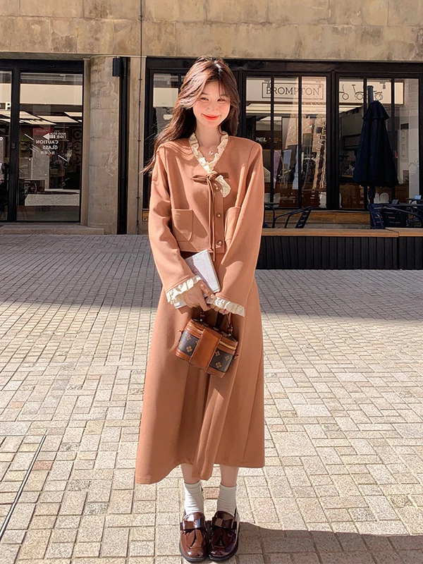 

Ele Lace Trim Top Skirt Set Women Early Spring Autumn 2026 New Age Reducing Two Piece Set College Sle Casual Faion