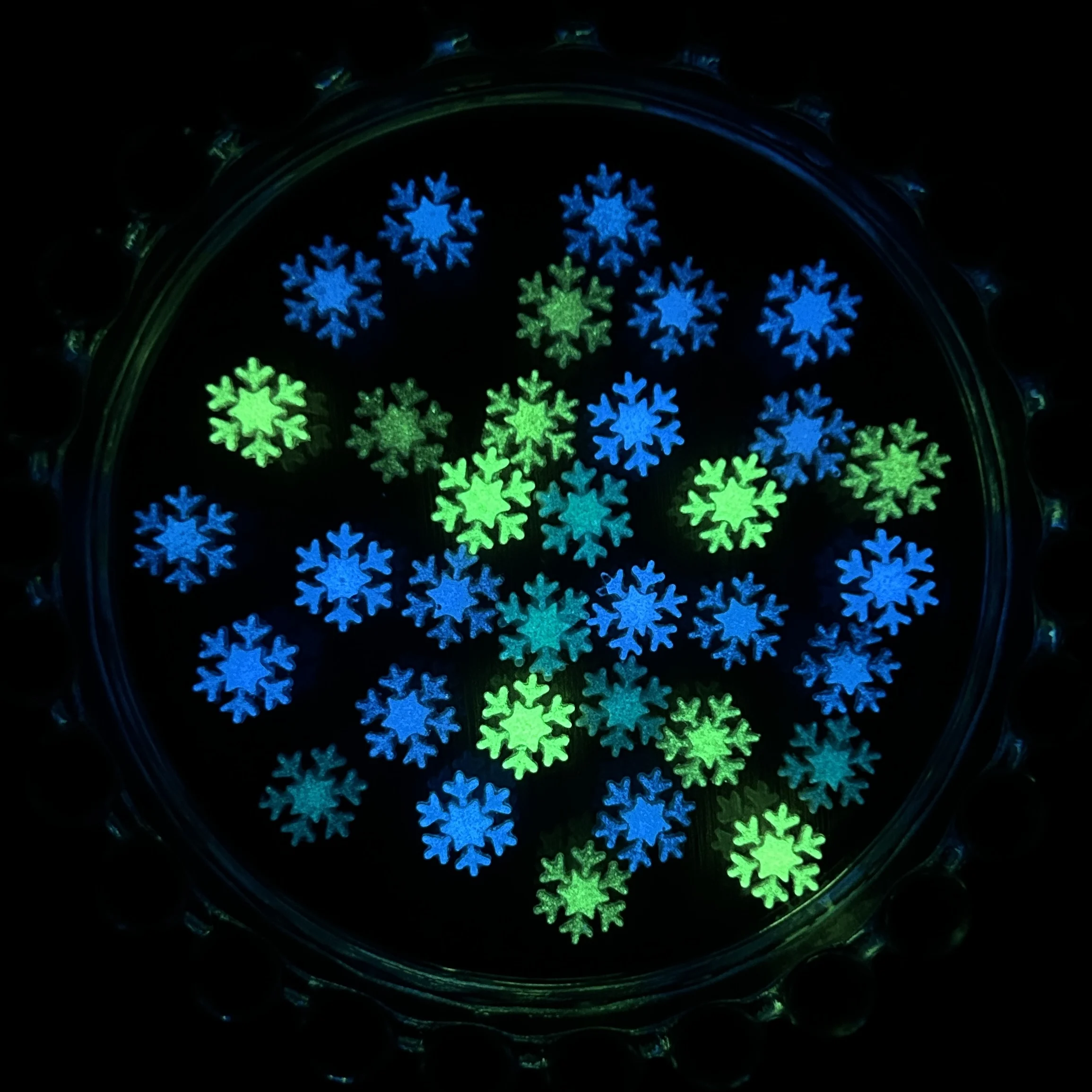 60PCS Macaron สีหวานเกล็ดหิมะเรซิ่นเล็บ Charms Luminous Dreamy ประกายเกล็ดหิมะตกแต่งเล็บสําหรับ DIY เล็บ