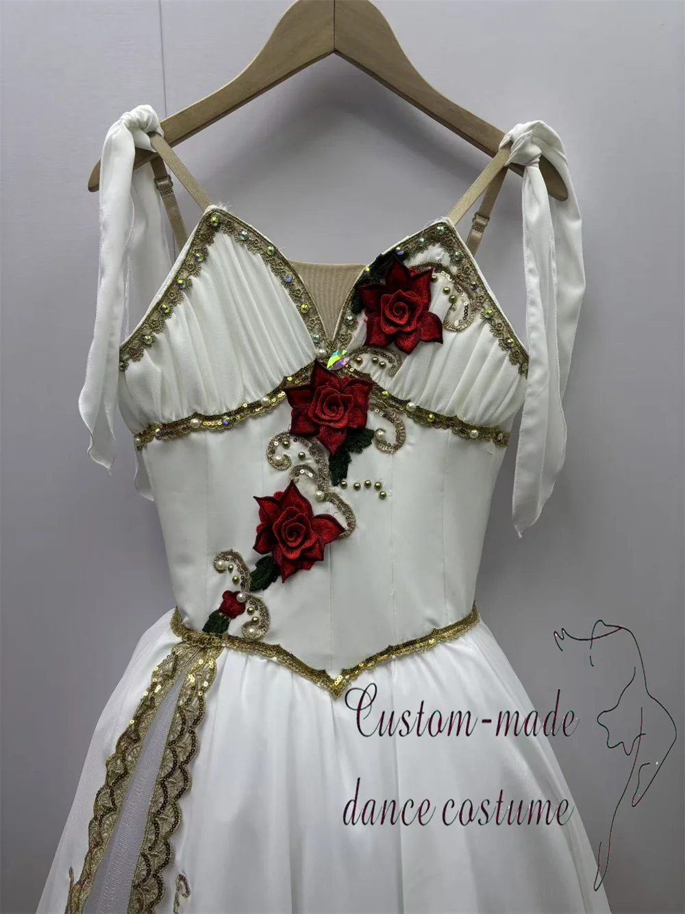 Oprócz wiosennego odruchu kwiatowego, występ baletowy z różnicańami sukienki baletowej \"Bogini Kwiatów\" - długa spódnica dla dziecka.