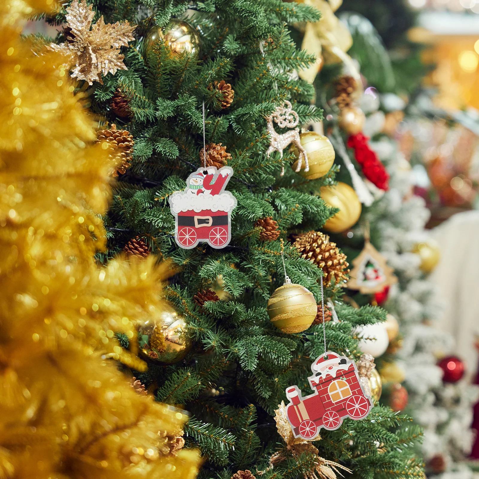 

4Pcs Christmas Tree Hanging Decorations Xmas Pendants Cute Shapes Deer Gingerbread House Tree Holiday Party Decoration