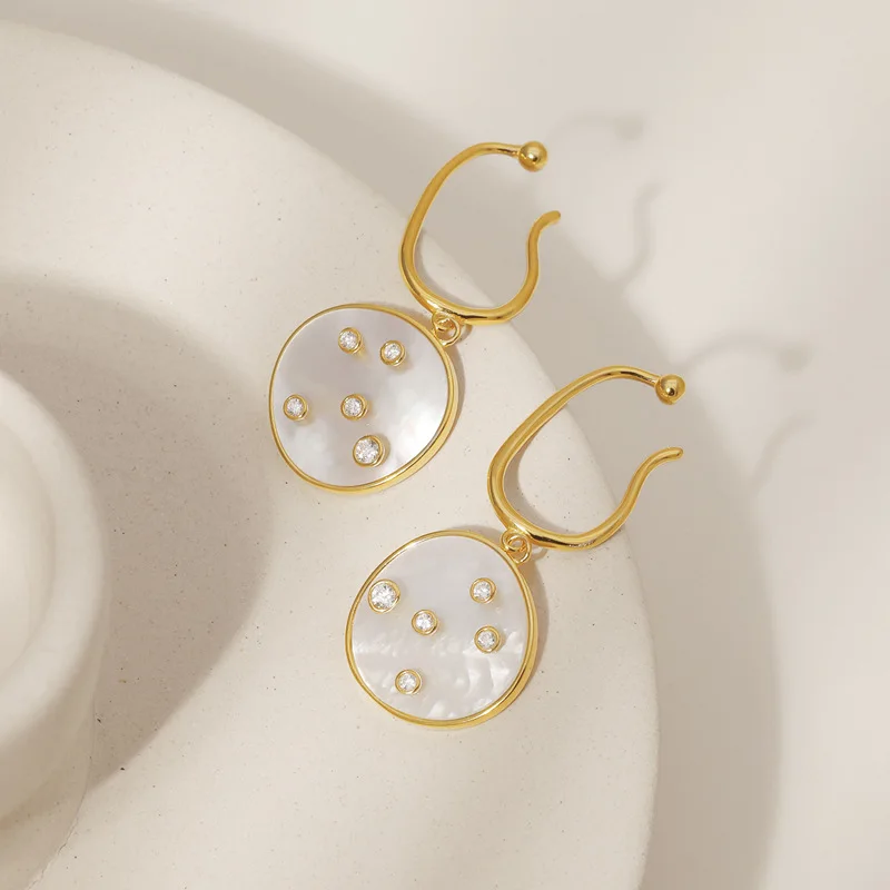 GEEZENCA ภาษาฝรั่งเศสคําสไตล์ 925 เงินสเตอร์ลิงสีขาว Shell & Zircon Dangle ต่างหูผู้หญิงไม่มีเจาะแขวนต่างหูสําหรับเธอ