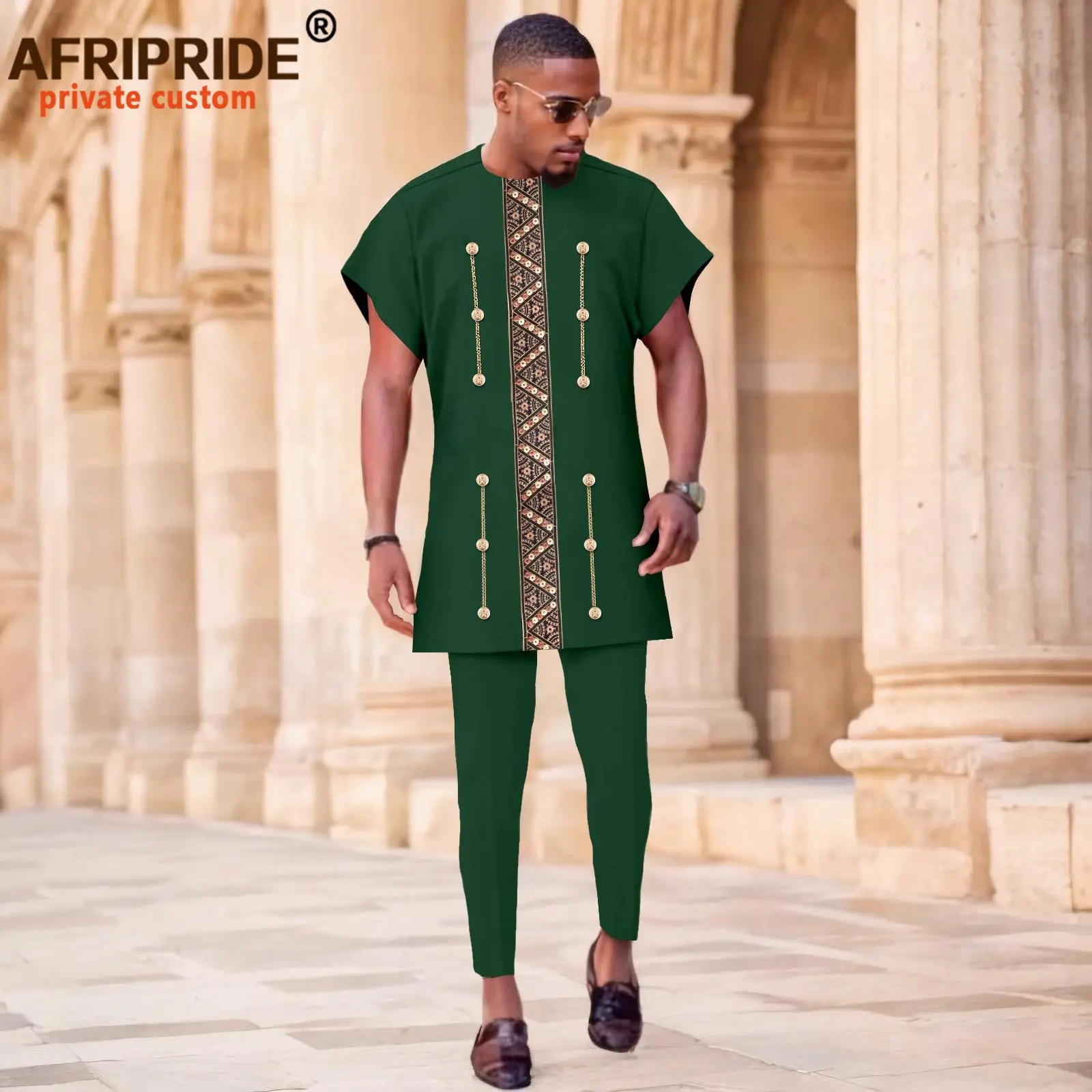 African Clothes for Men Tracksuit Short Sleeve Embroidery Gold Chain Shirts and Pants Set Plus Size Casual Sweatsuits 2416094