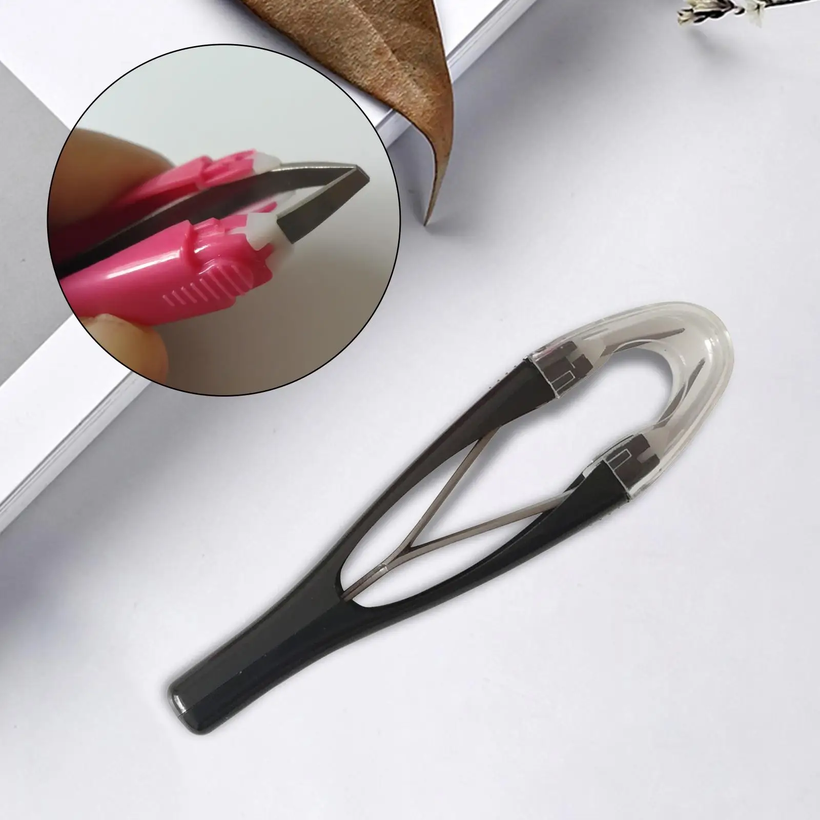 Pinzetta professionale per sopracciglia in acciaio inossidabile con punta inclinata, strumento cosmetico di precisione per la depilazione del viso e i viaggi