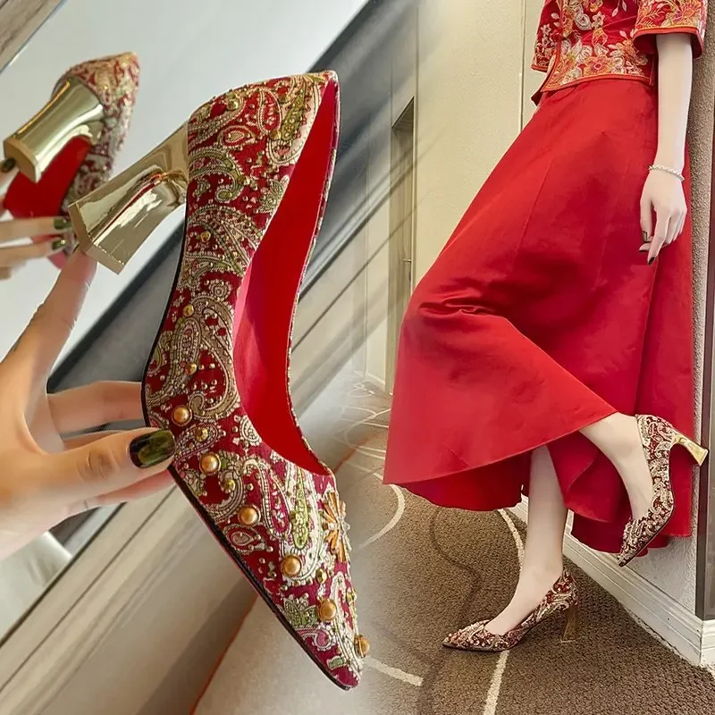 2024 Spring New Fashion Cloth Face Pointed High Heels Red Rivet Bride Chinese Metal Fine Single Shoes Marriage Shoes Female