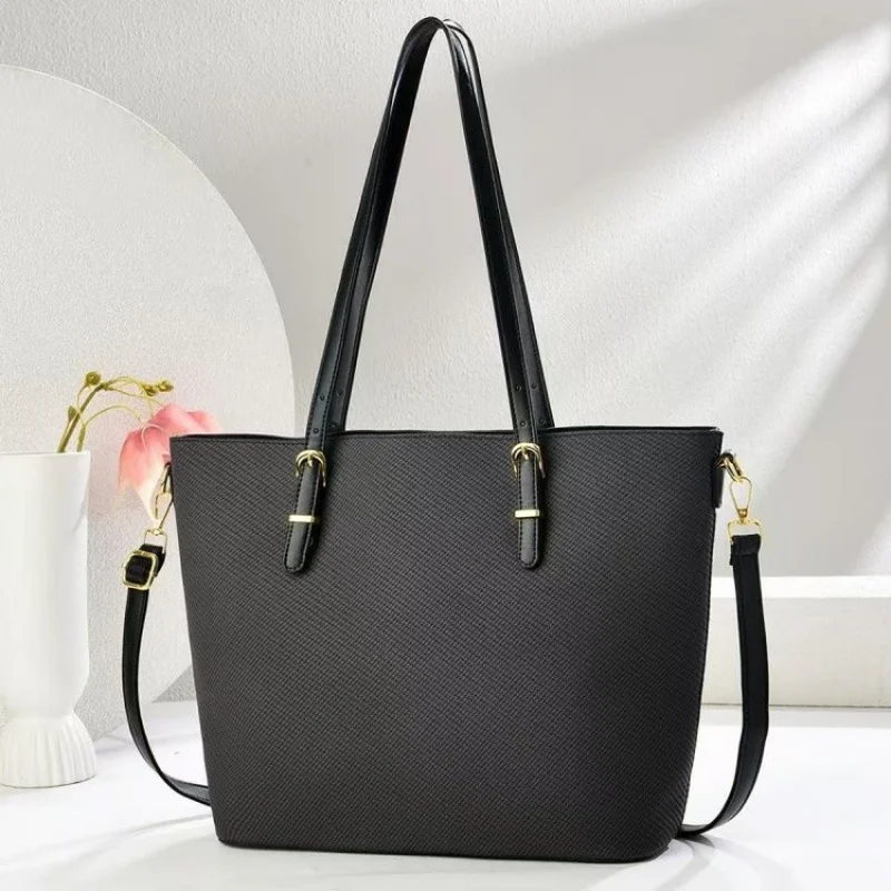 

Luxury Designer Paris Fashion Crossbody Handbag Elegant Leather Solid Color With Unique Letter Logo For Women