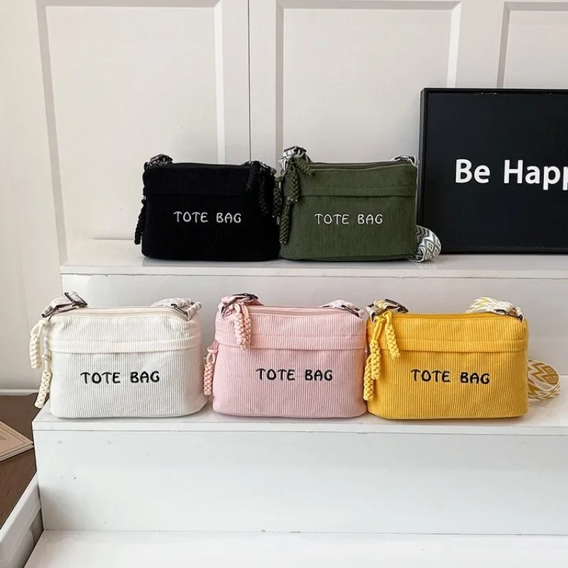 

Women's Shoulder Crossbody Bag Solid Color with Letter Embroidery Large Capacity for Daily Commute Trendy Fashion Bag for Ladies