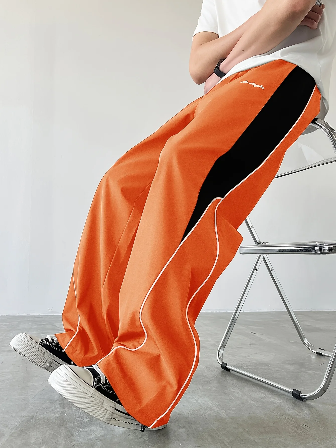 2026 Kontrast-Hose mit Gebogenen Seitenpanels und Weitem Bein, Schwarz-Grau Farbblock Lose Leichte Lässige Streetwear Windhose für Kinder – Detail 7
