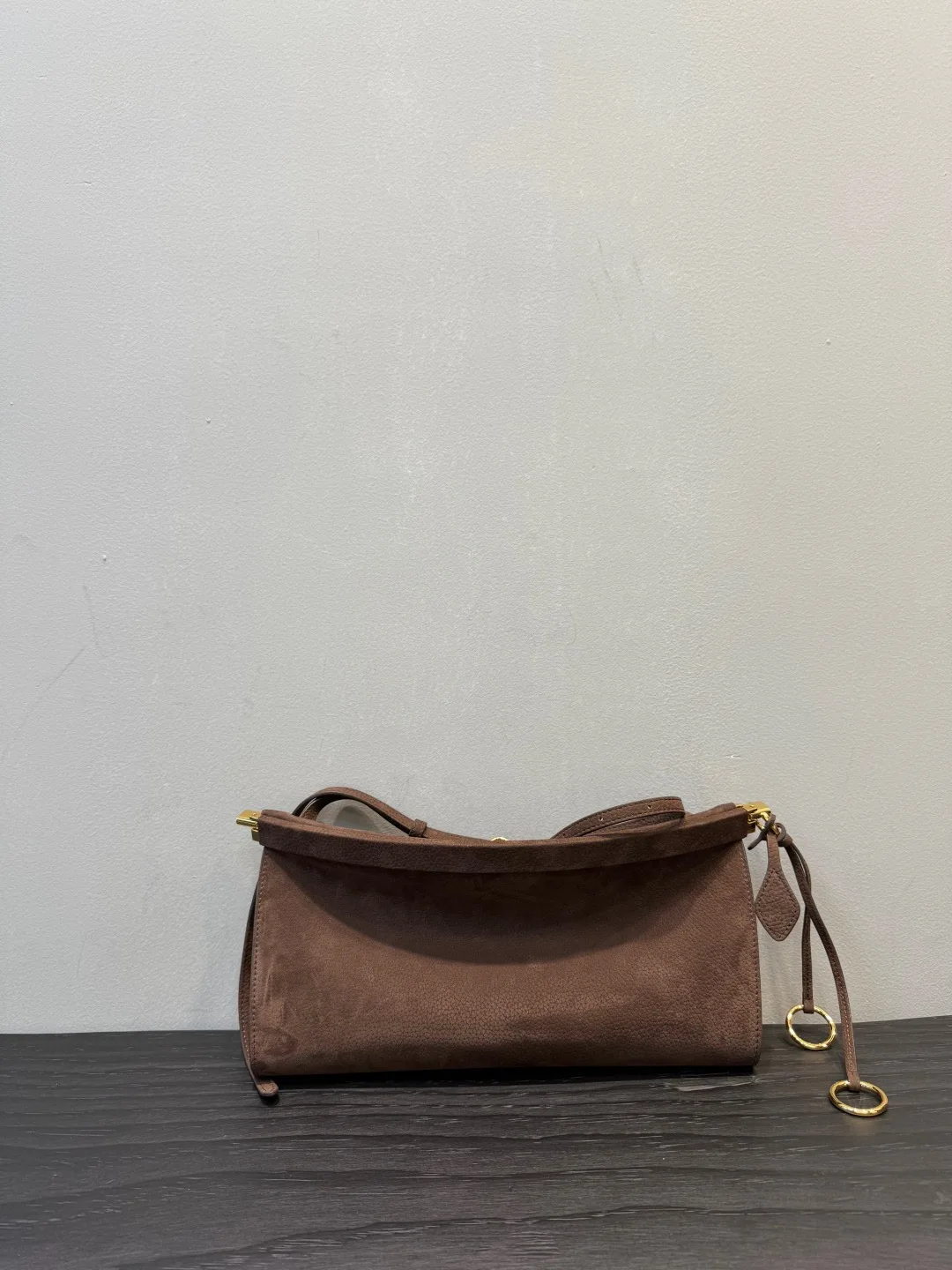 

2025 women Leather suede coffee-colored single-shoulder bag, custom-made, hardware handle, single-shoulder crossbody bag