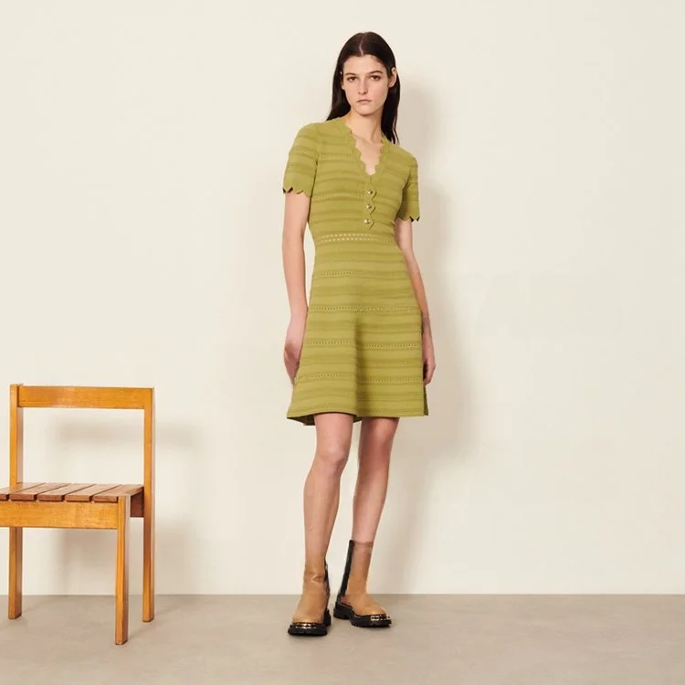 Spring  Women's OL Sle Floral Lace Trim Waist Cinching Hollow out Dr V-Ne A-Line Skirt ort Sve Button Detail