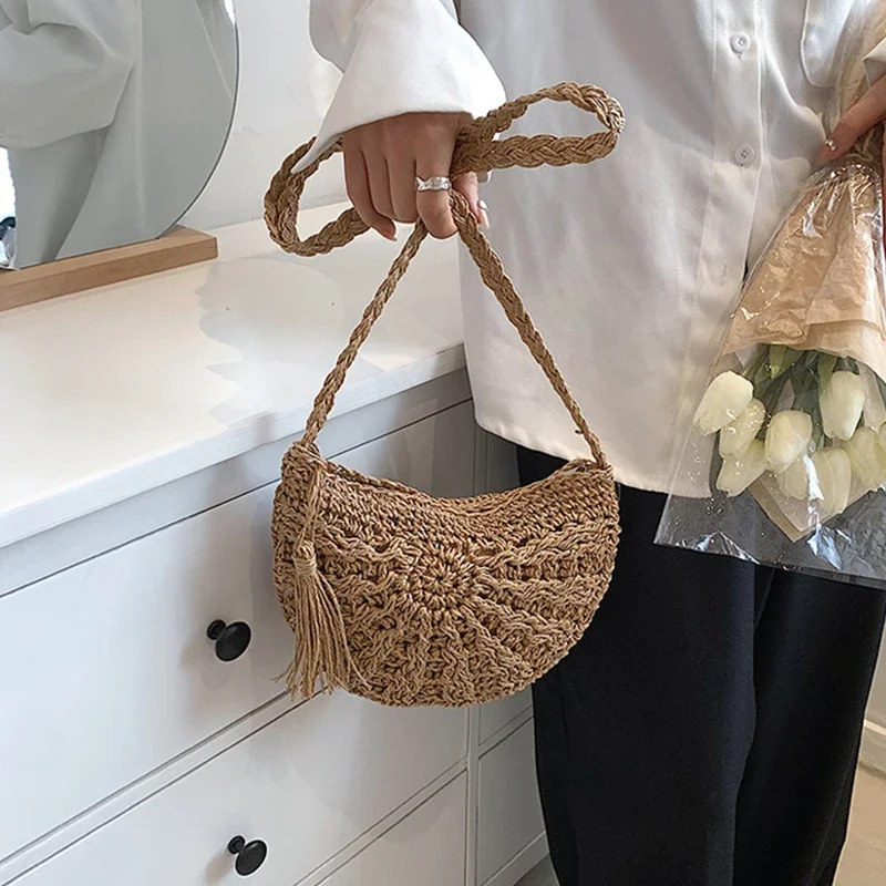 

Fashion Semicircle Straw Woven Shoulder Crossbody Bag Travel Small Handbag Ladies Summer Handmade Rattan Tassel Design Beach Bag