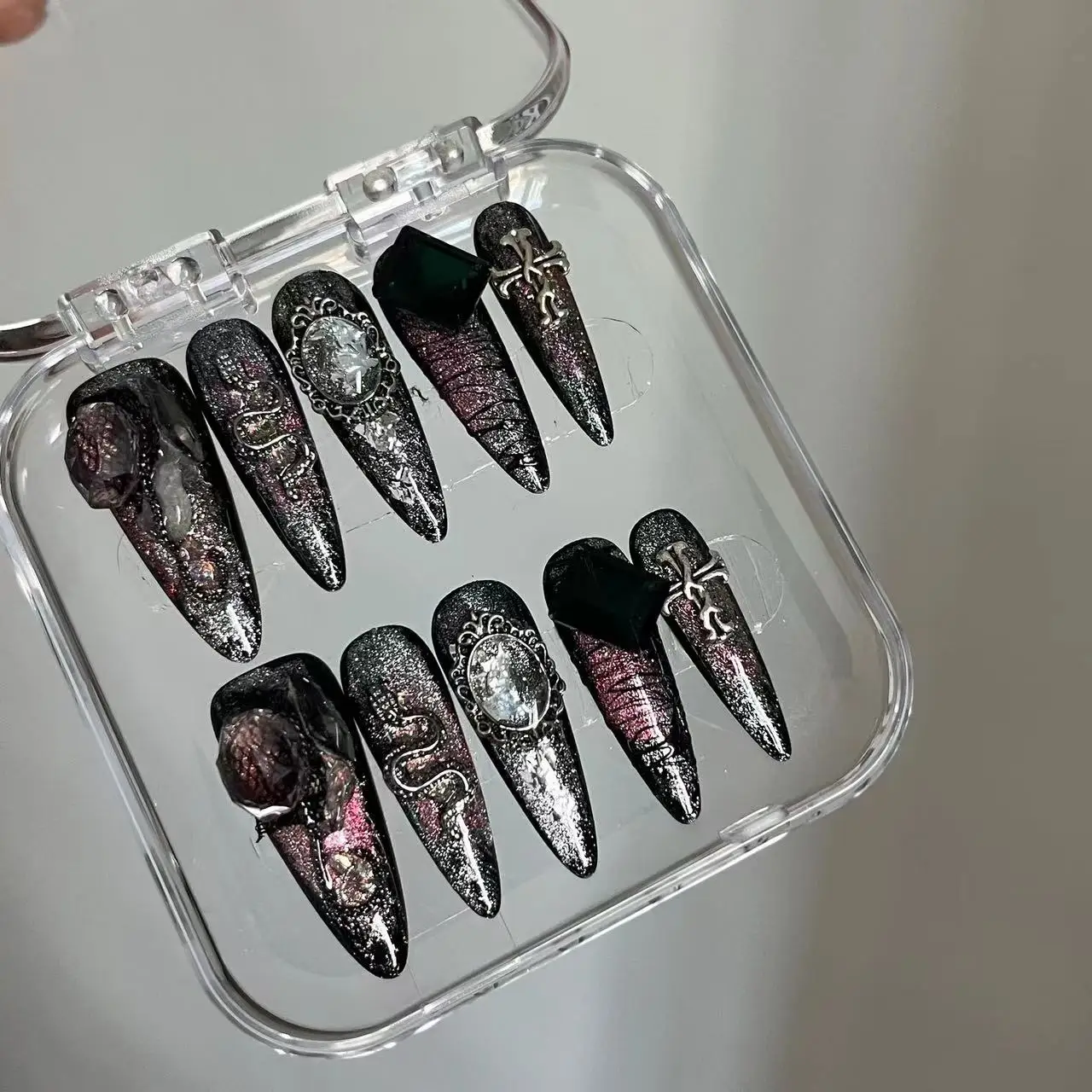 10 pçs artesanal imprensa em unhas azul 3d borboleta y2k legal meninas unhas falsas wearable heavy metal cristal decoração amêndoa charme unhas