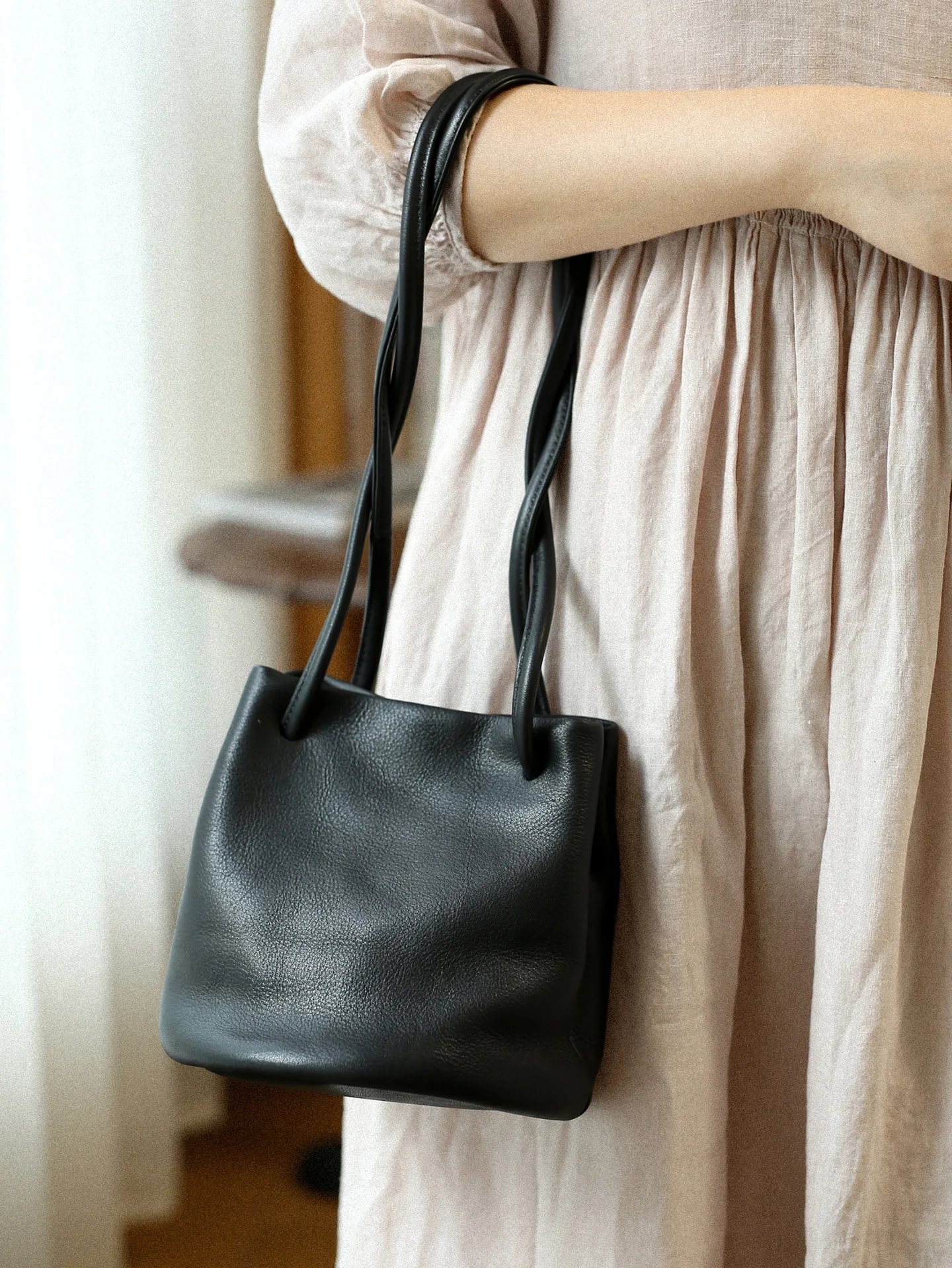 

Simple casual handmade luxury genuine leather women's small bucket shoulder bag outdoor party cow leather female crossbody bag