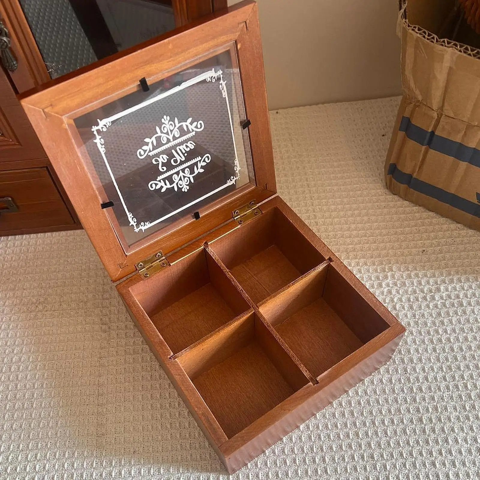 

Коробка для хранения ювелирных изделий Подарочная коробка Органайзер для безделушек Пылезащитное хранилище для сережек