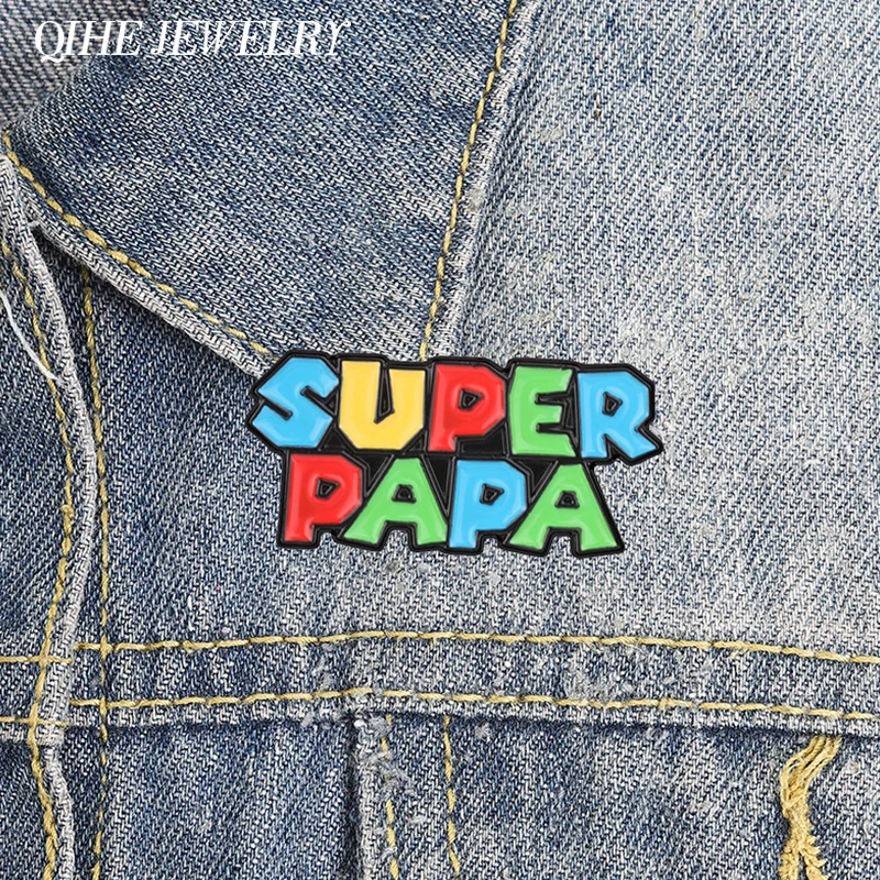 Pin de esmalte de dibujos animados Super Papa, broche de metal con letras coloridas de videojuego retro, insignia para solapa y bolsos, regalo de joyería para el Día del Padre
