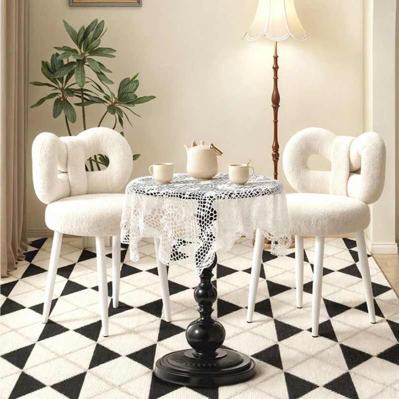 Neuer Schminkstuhl im Bow-Stil – Furniture Lighting & Decor Magazine Bewertung und Preis