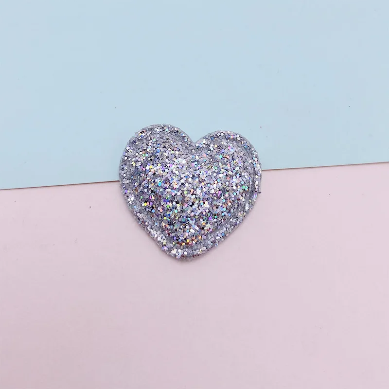 100 Stück, 2,5 cm, glänzende Stoffherzen, aufgesetzte Applikationsstücke, zum Selbermachen, Nähzubehör für Kleidung, Hüte, Bastelarbeiten und Kopfbedeckungen. – Detail 15