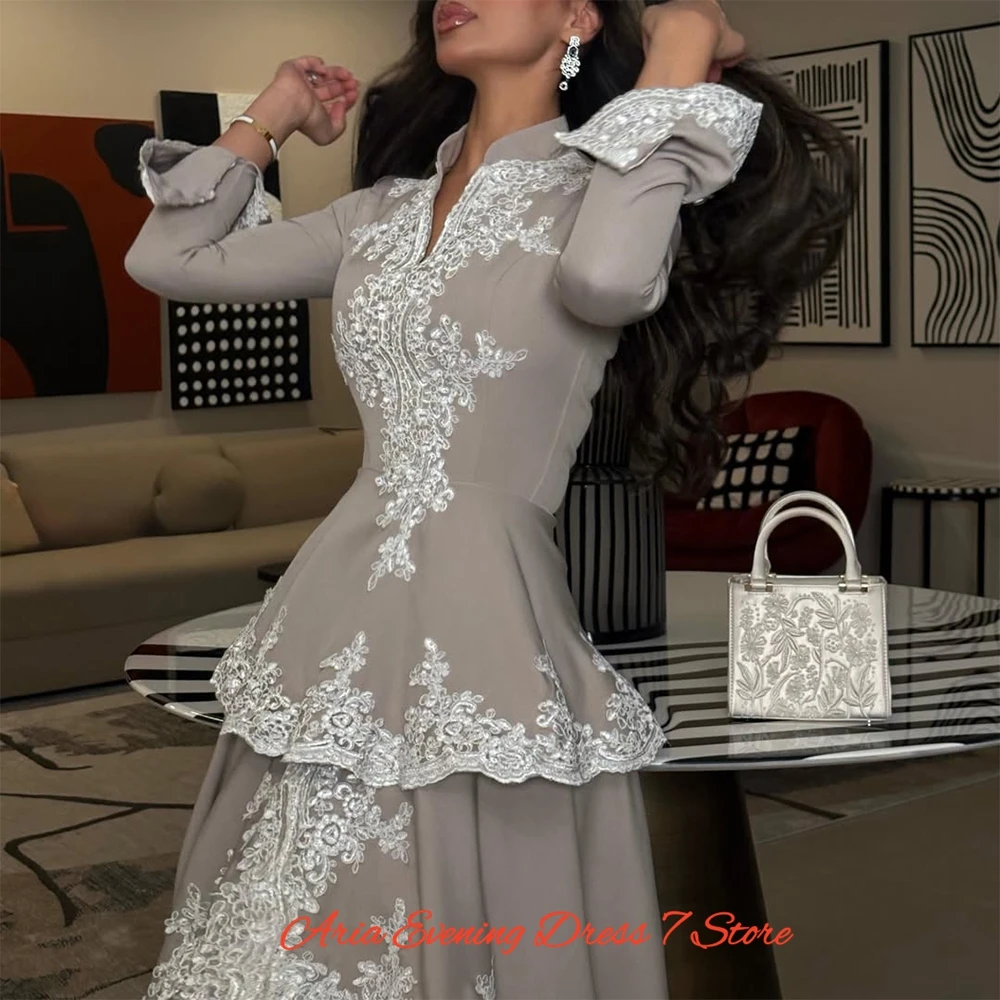 Elegantes Abendkleid aus Jersey mit V-Ausschnitt, sexy Ballkleider mit langen Ärmeln, zarte High-Low-Applikationen, maßgeschneiderte Kleider für besondere Anlässe