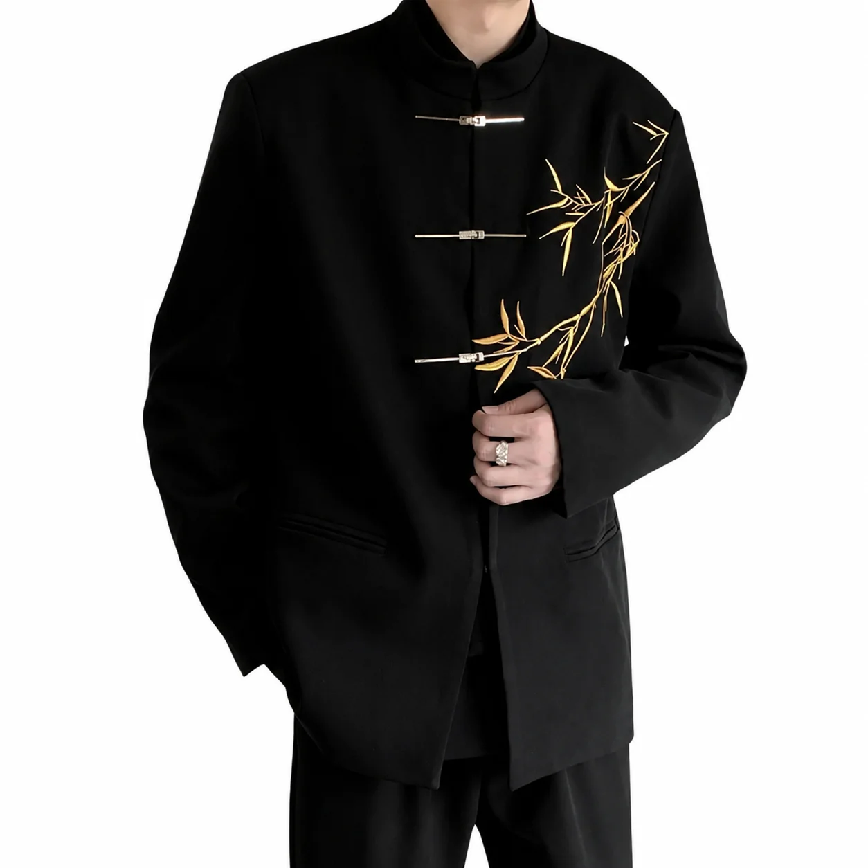 

Men's Chinese Style Embroidered Tang Jacket Vintage Mandarin Collar Loose Fit Traditional Casual Coat 2026 New