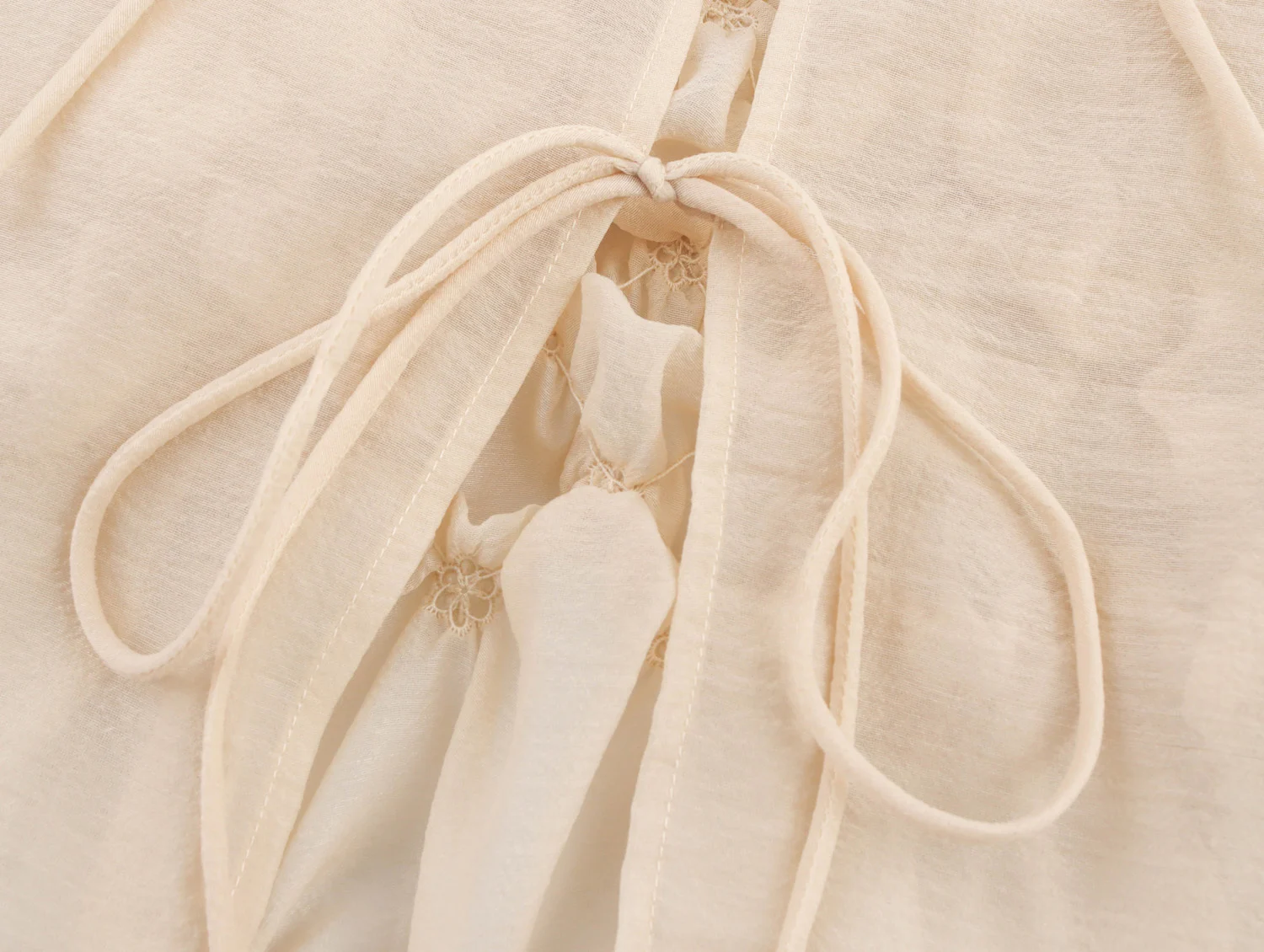 قميص صيفي جديد شبه شفاف من غزل الصلب ذو تصميم جميل ومطوي ثلاثي الأبعاد بأكمام قصيرة