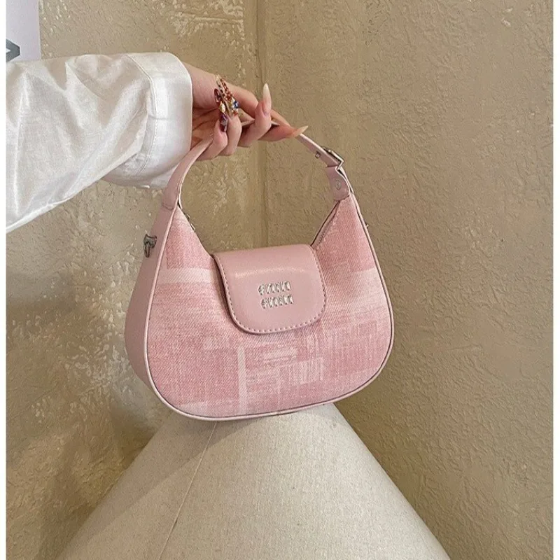 

Стильная кожаная сумка для подгузников в винтажном стиле для женщин: элегантная минималистичная сумка через плечо, классическая роскошная дизайнерская сумка-тоут.